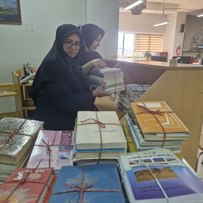 اهدای ۸۰۰ جلد کتاب به کتابخانه های زندان مرکزی توسط کتابخانه مرکزی دانشگاه اصفهان در هفته کتاب و کتابخوانی